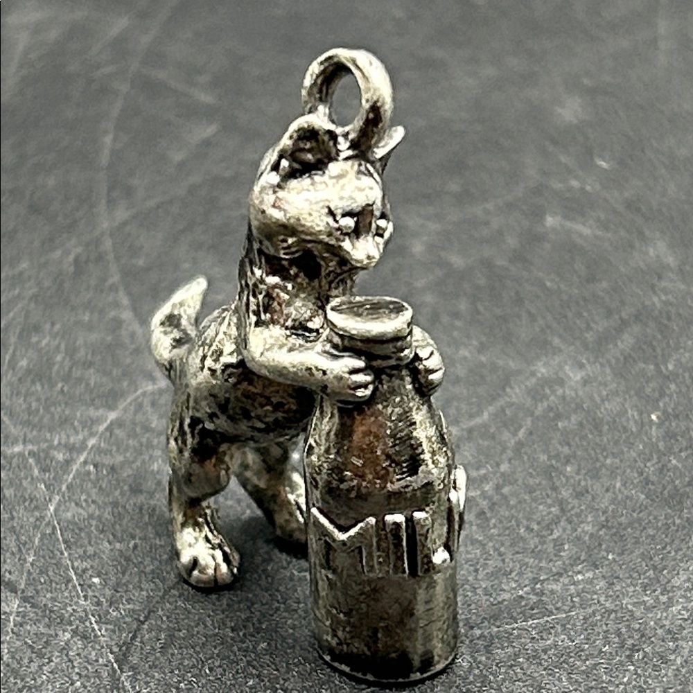 Vintage Silver Tone Metal Cat with Milk Bottle Charm / Necklace Pendant Jewelry - Picture 2 of 11
